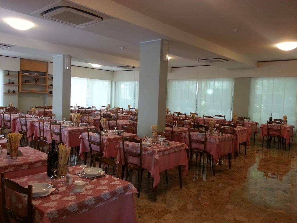 Hotel Irene Riccione Zewnętrze zdjęcie